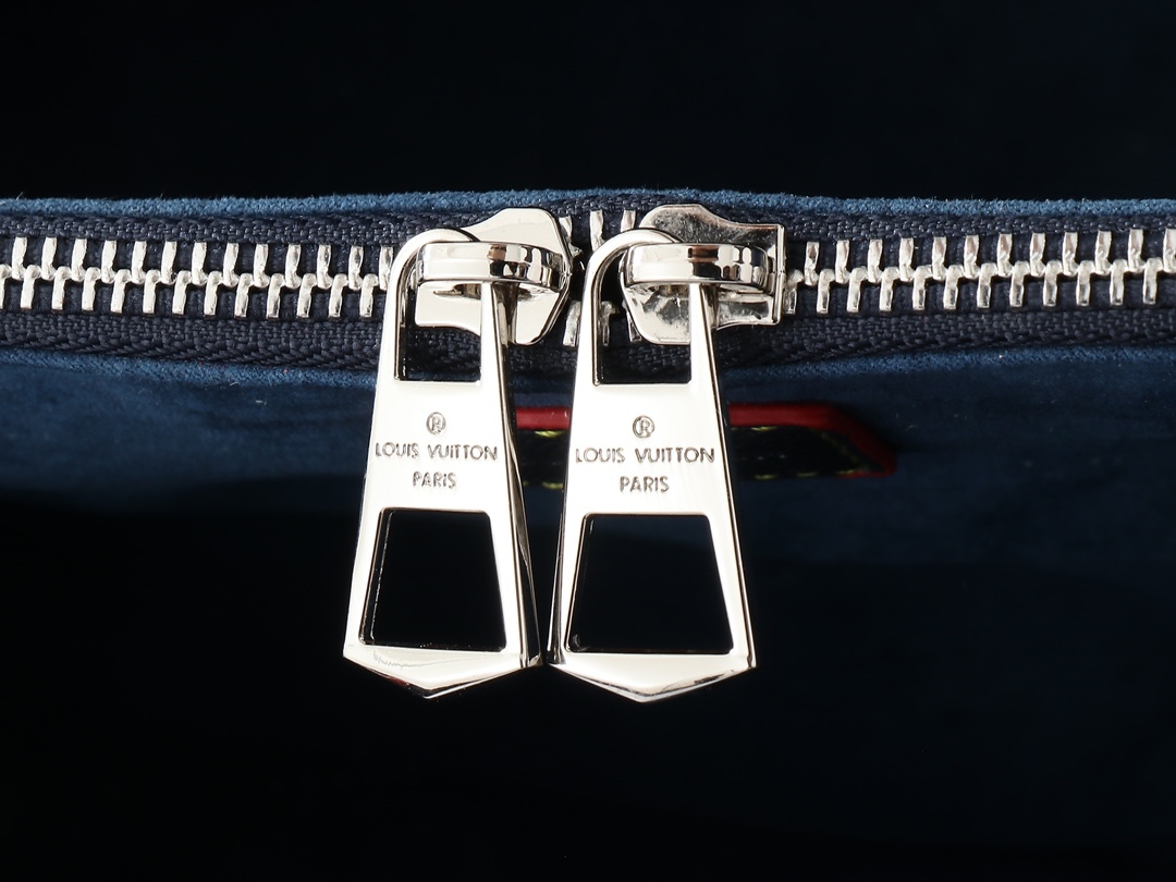 louis-new-arrival-twist-tote-bag-size-30-22-13-cm-335