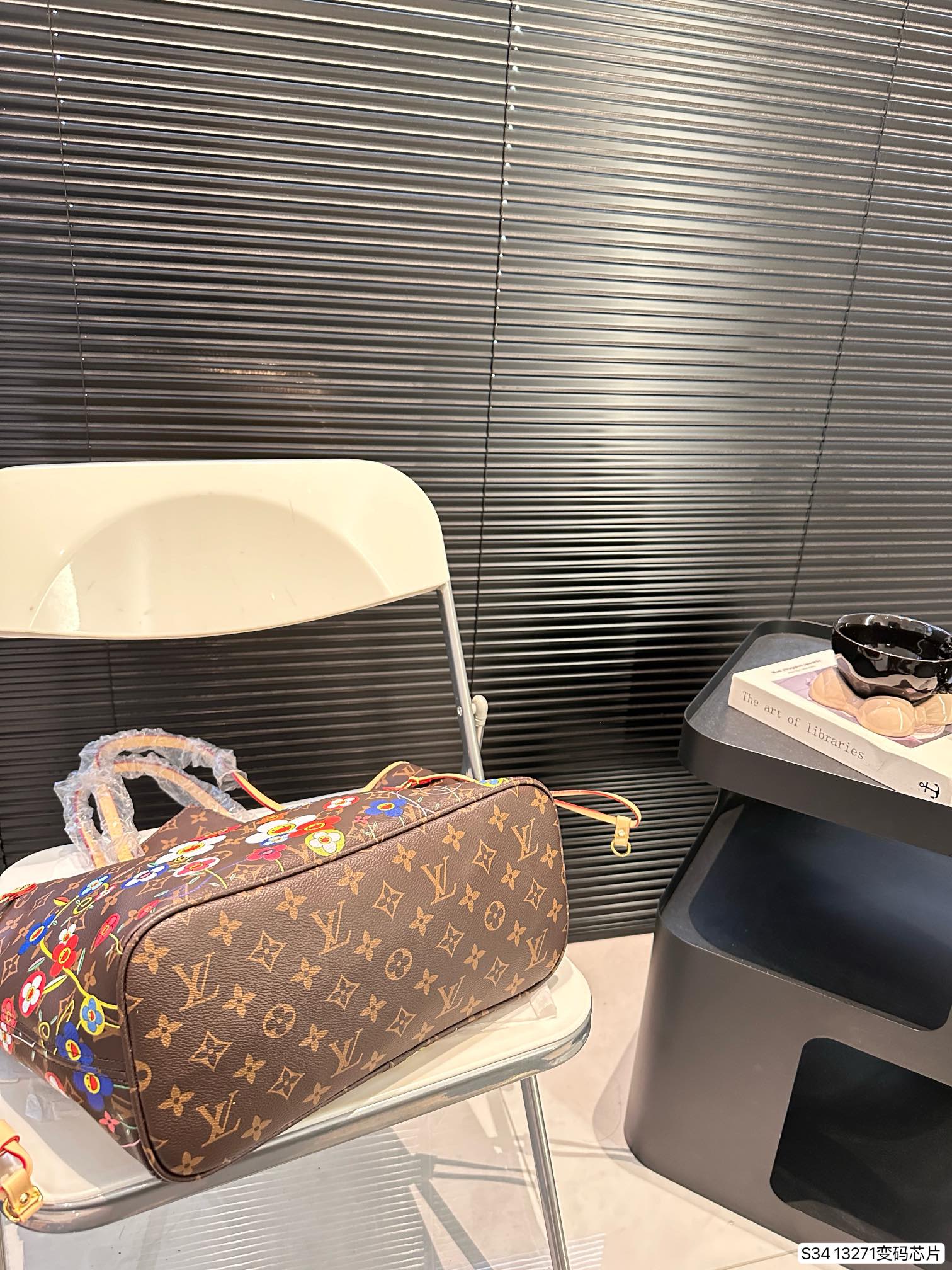 Louis new arrival tote bag size: 32*29 cm