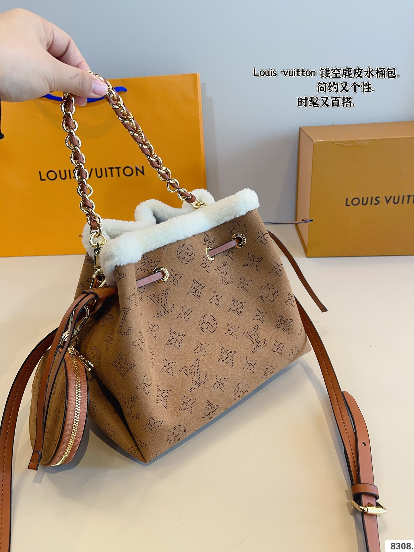 Louis new arrival bucket bag size: 23*14*19cm