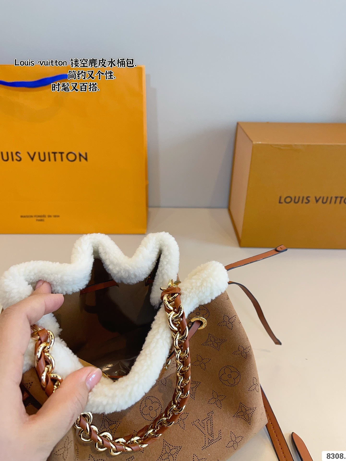 Louis new arrival bucket bag size: 23*14*19cm