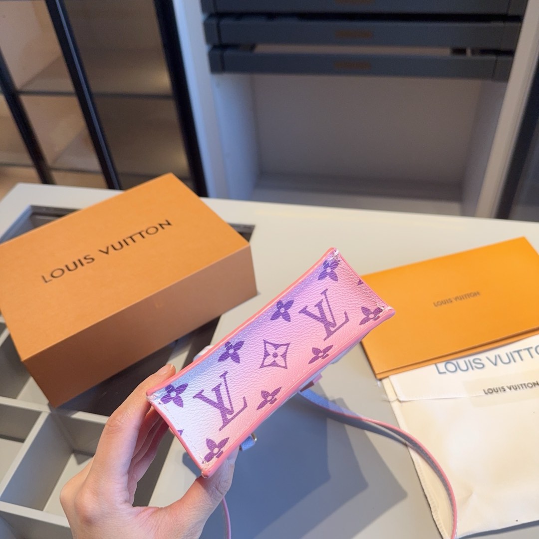 louis new arrival pink mini tote bag size: 14*17*5 cm