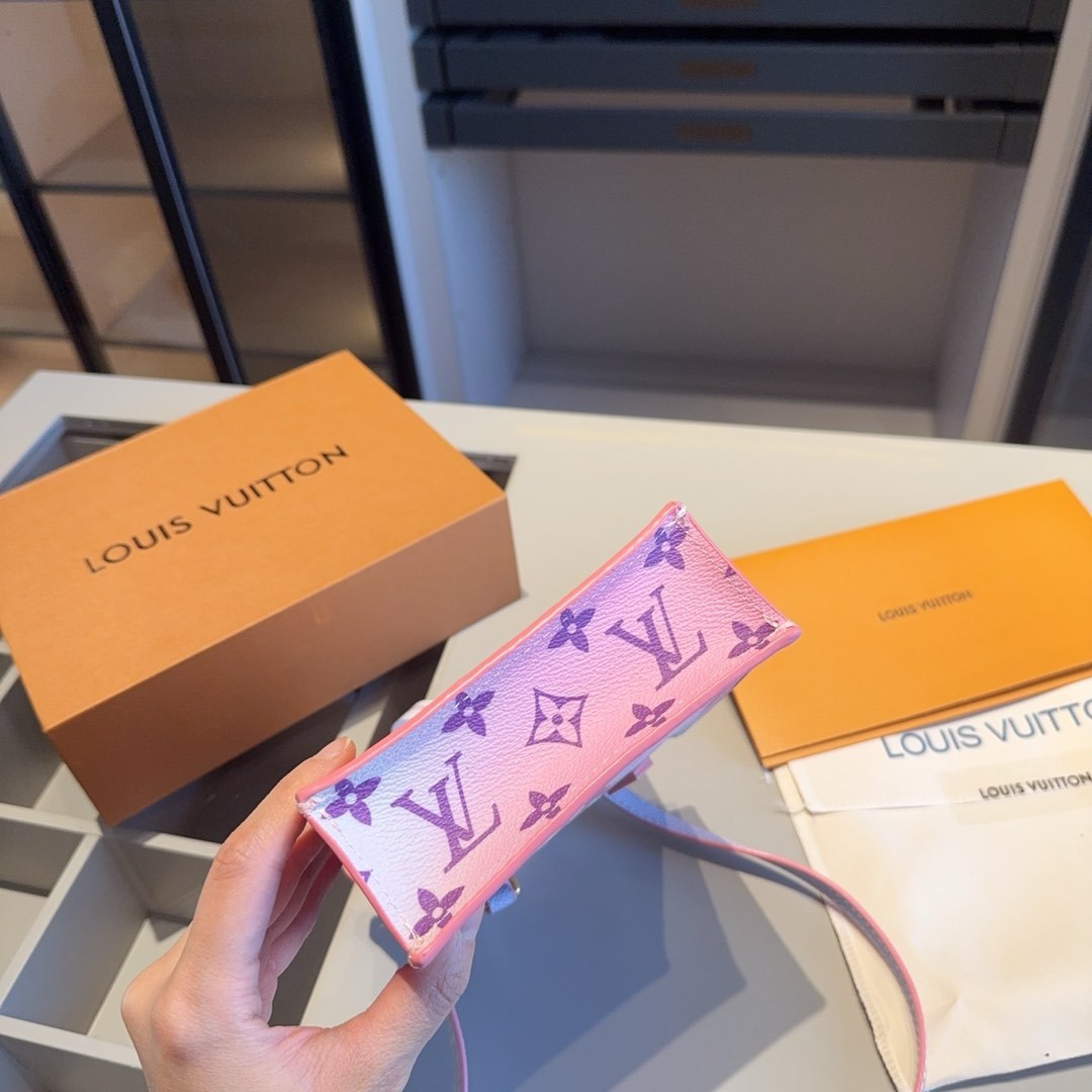 louis new arrival pink mini tote bag size: 14*17*5 cm