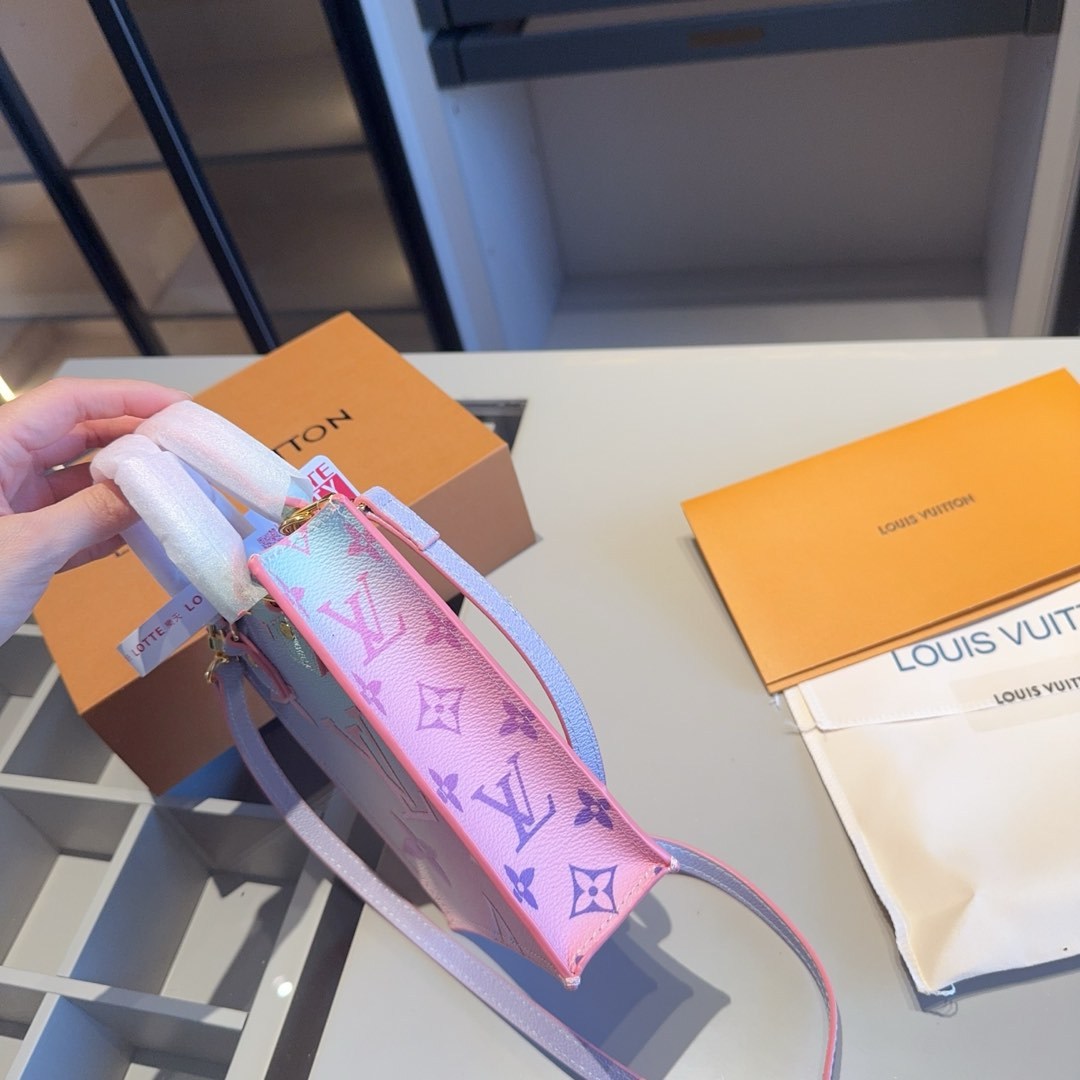 louis new arrival pink mini tote bag size: 14*17*5 cm