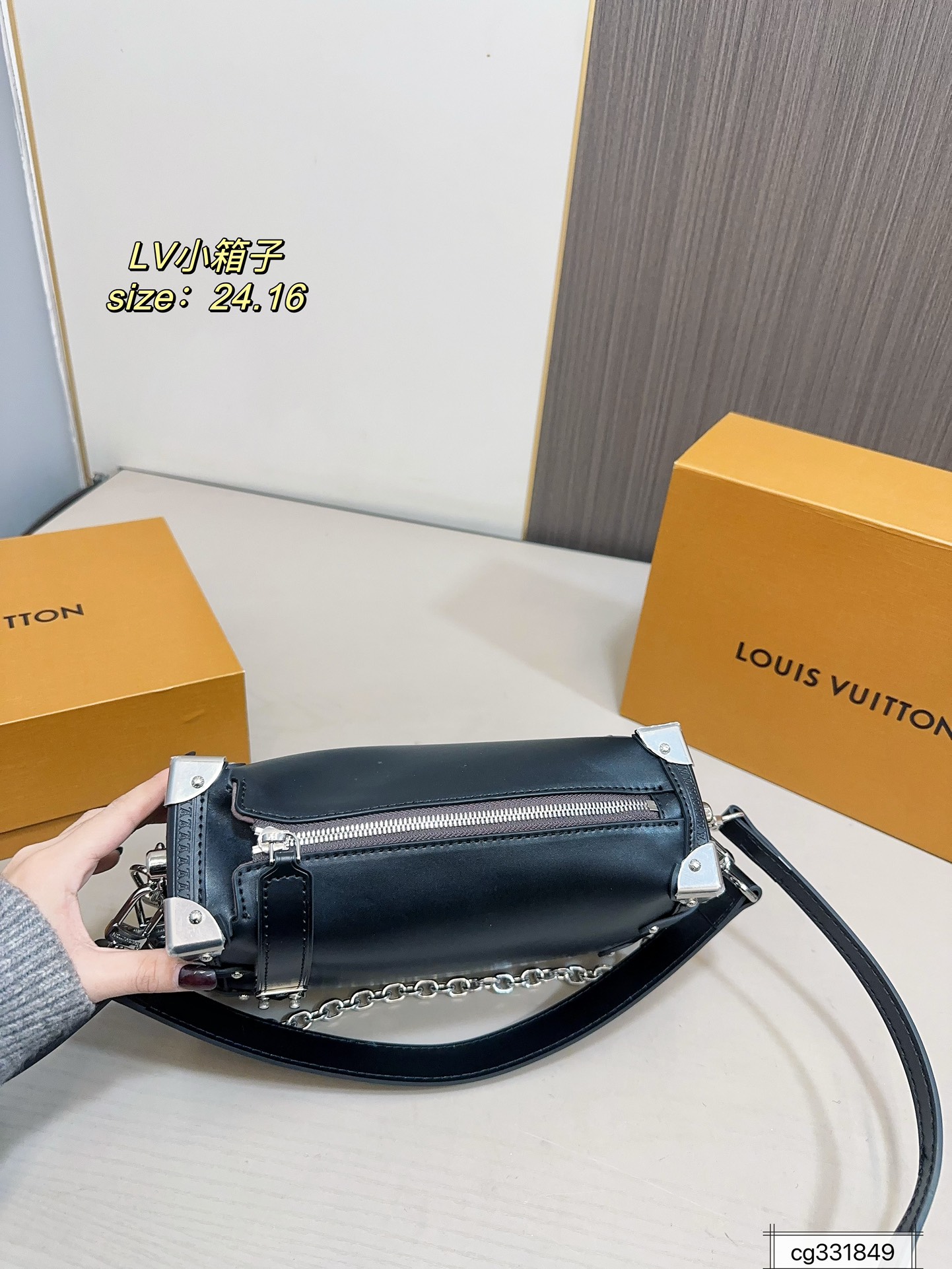 Louis new arrival Side trunk bag size: 24*16 cm