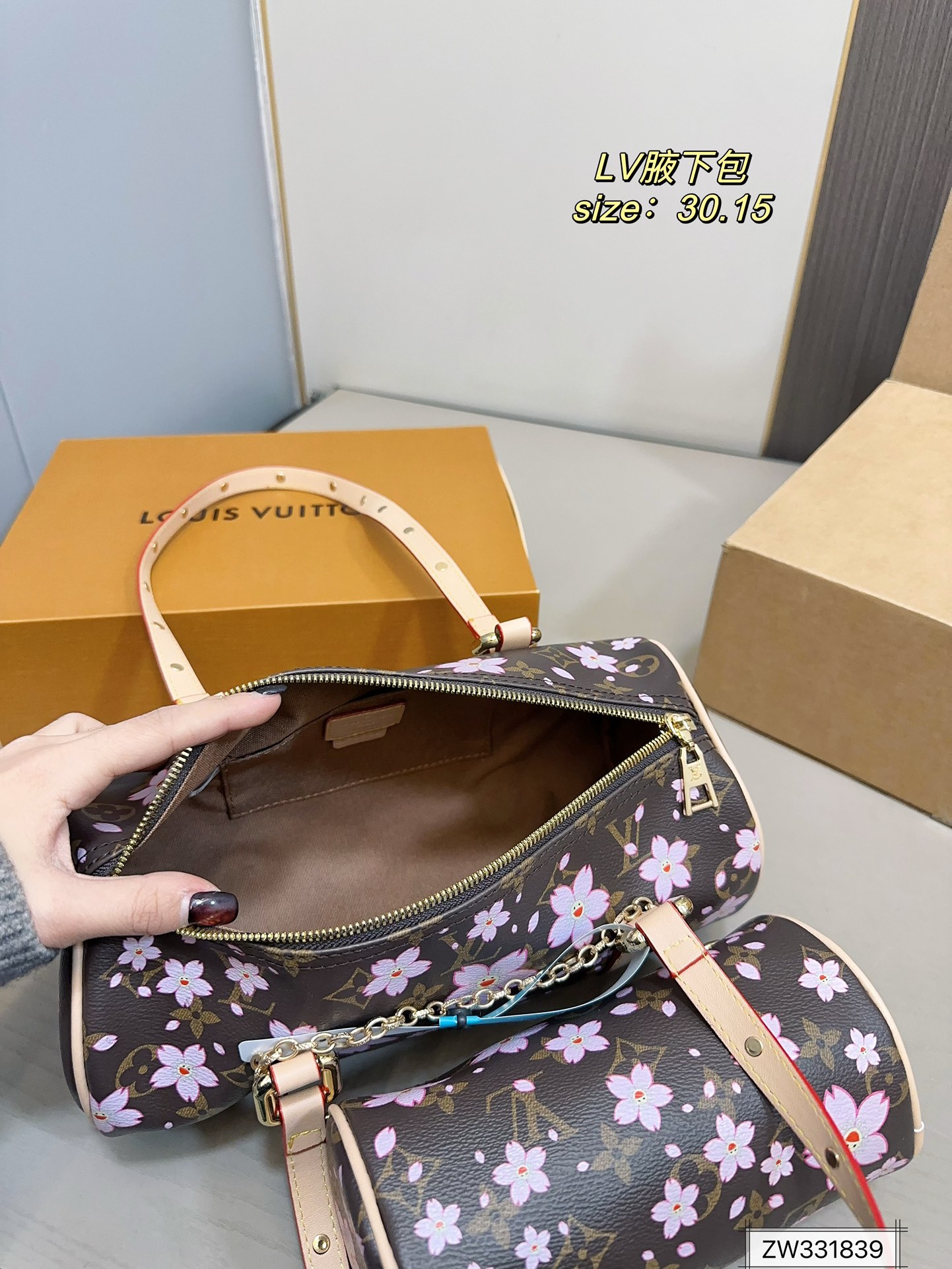 Louis new arrival hobo bag size:30 * 15 cm