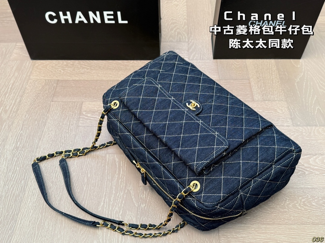 cc new arrival denim bag size；43*26 cm