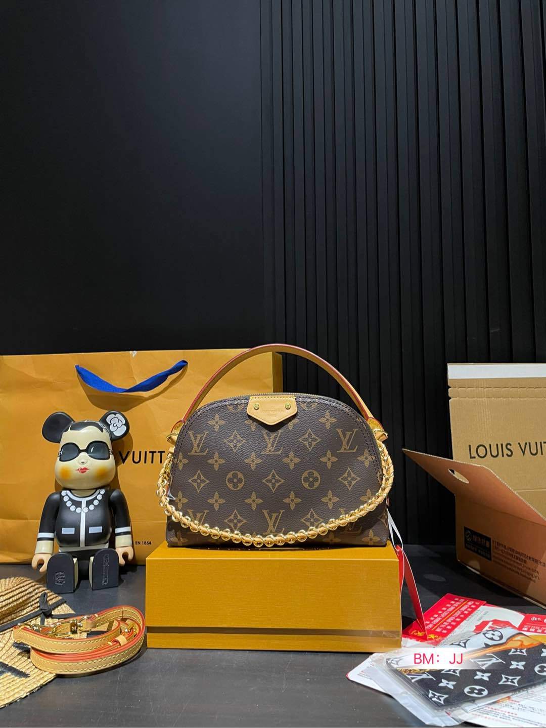 louis-new-arrival-bb-bag-size-24-15-cm-7559