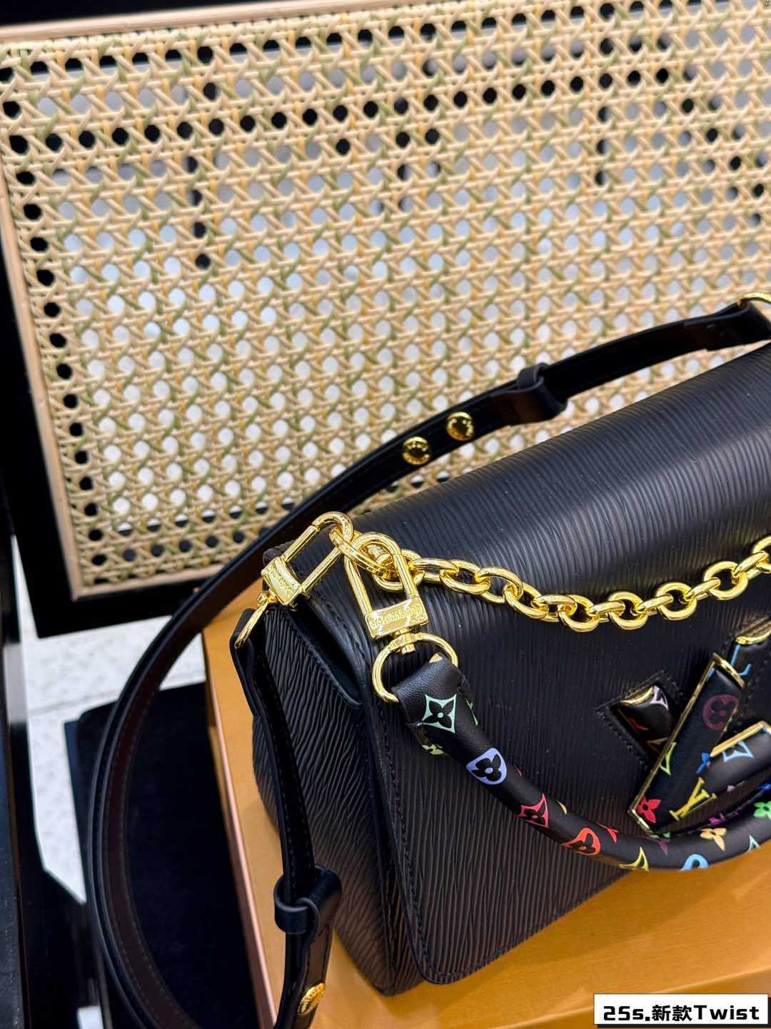 louis-2025-new-arrival-twist-bag-size-23-16cm-976