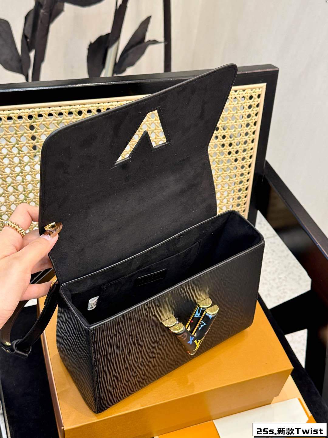 louis-2025-new-arrival-twist-bag-size-23-16cm-976