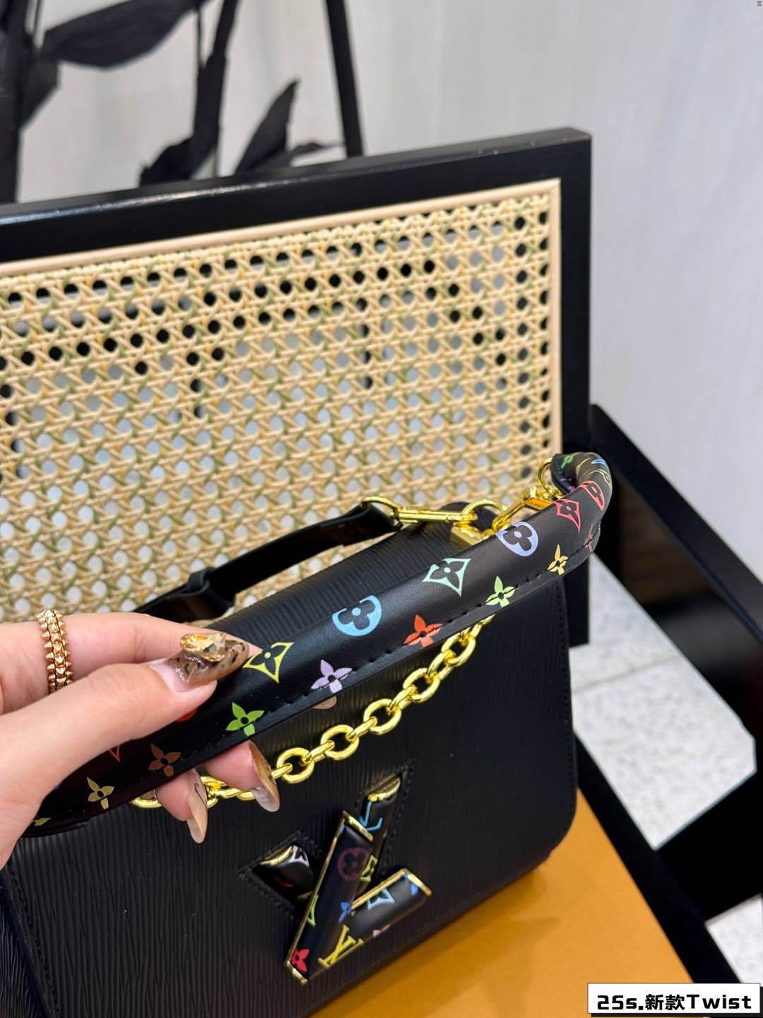 louis-2025-new-arrival-twist-bag-size-23-16cm-976