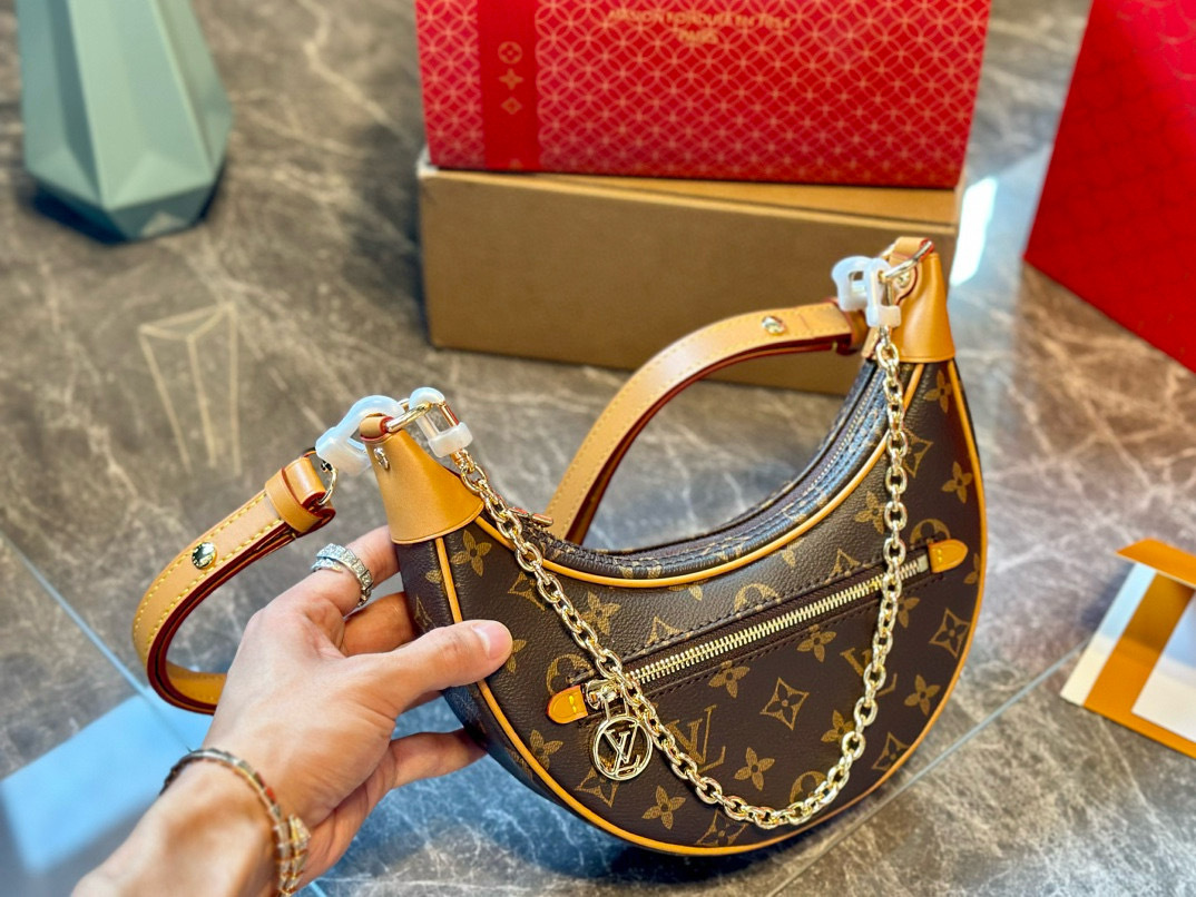 louis-new-arrival-loop-bag-size-23-13-6-cm-307