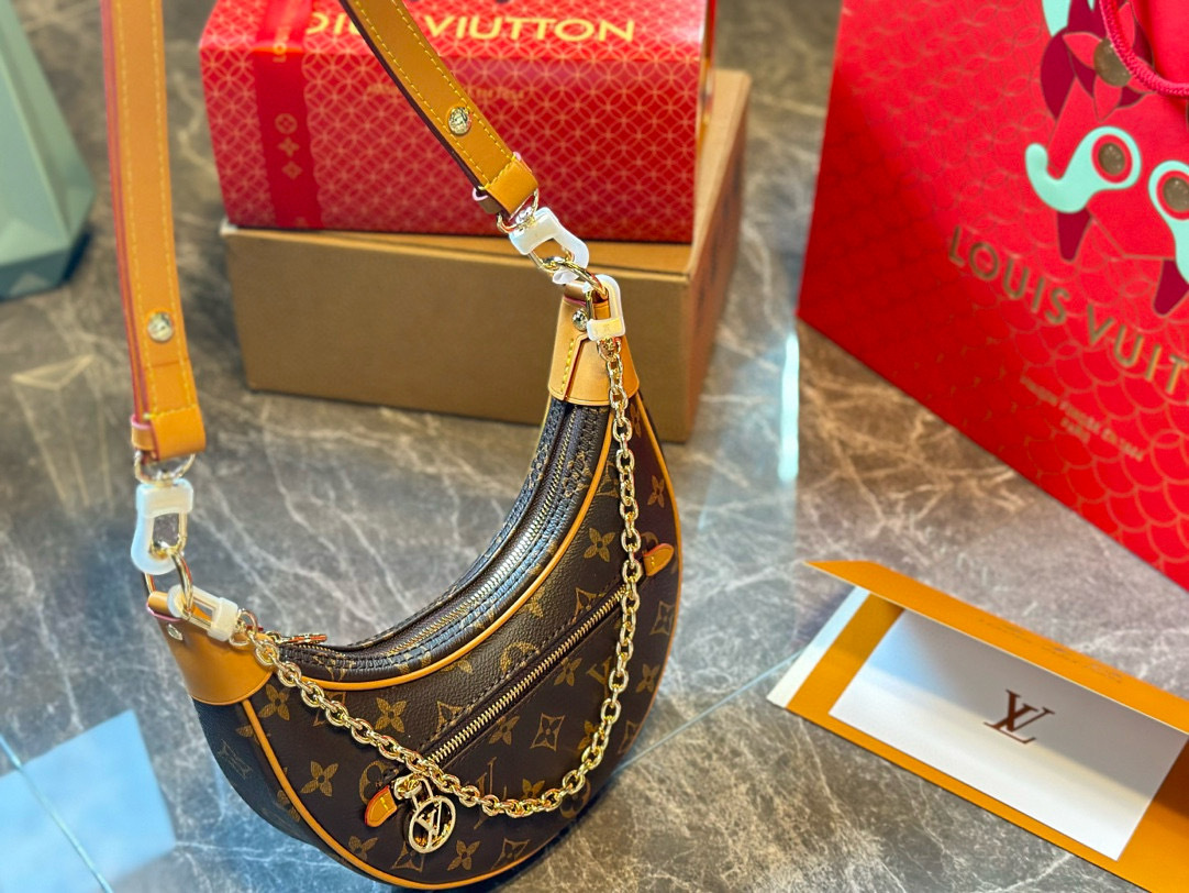 Louis new arrival Loop bag size: 23*13*6 cm