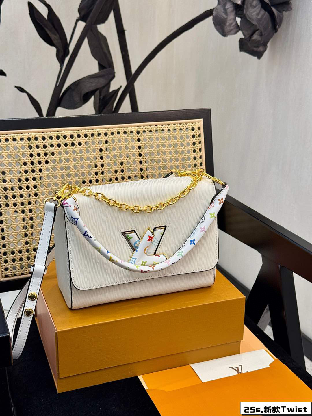 louis-2025-new-arrival-twist-bag-size-23-16cm-976
