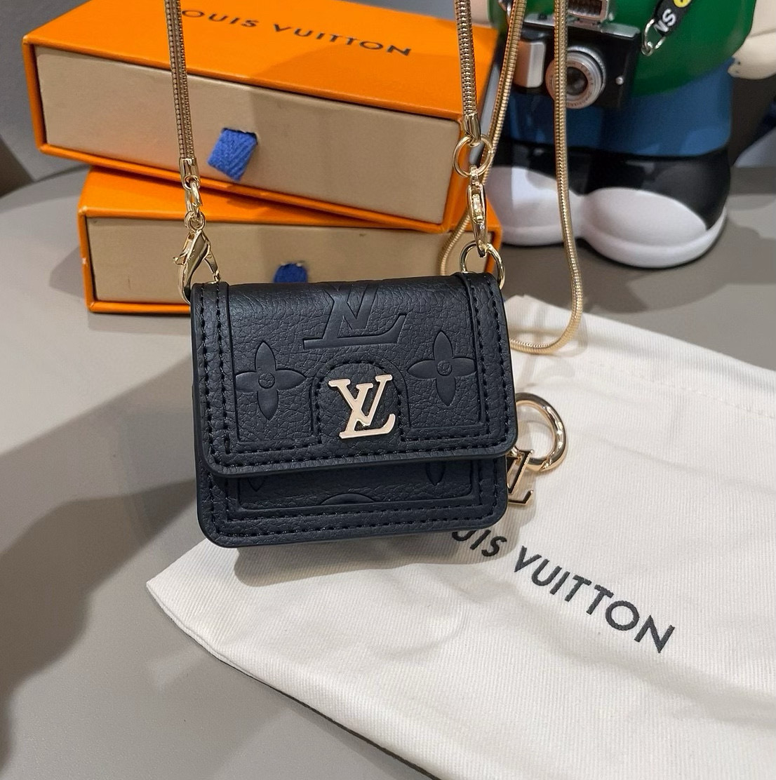 louis-new-arrival-coin-earphone-bag-wallet-002-6696