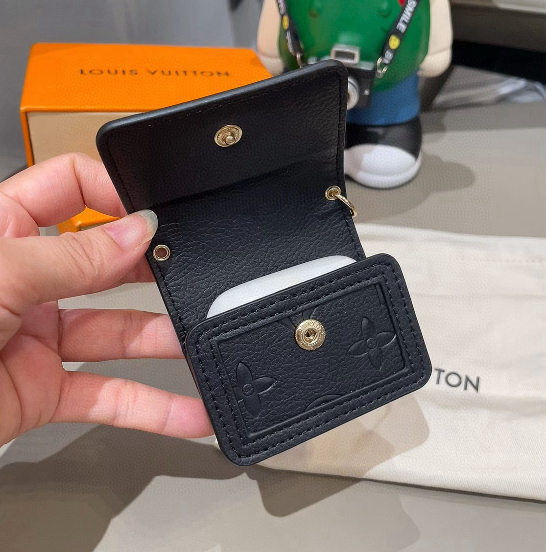 louis-new-arrival-coin-earphone-bag-wallet-002-6696