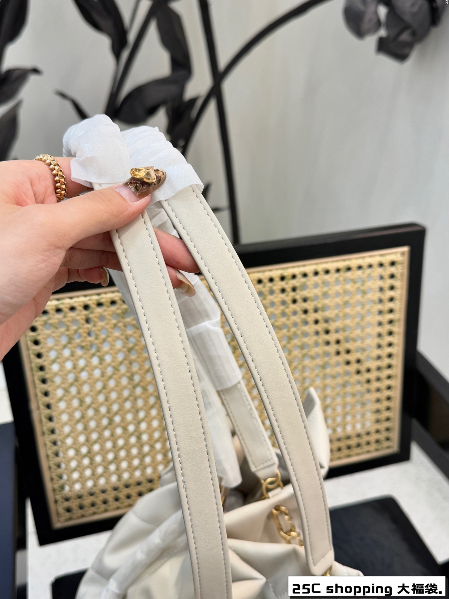 cc-new-arrival-25c-shopping-tote-bag-size-34-33-cm-1945