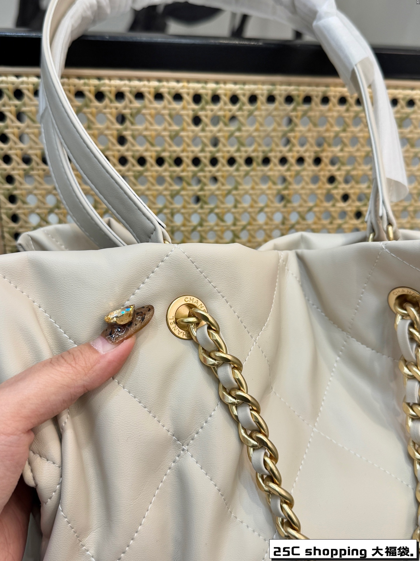 cc-new-arrival-25c-shopping-tote-bag-size-34-33-cm-1945