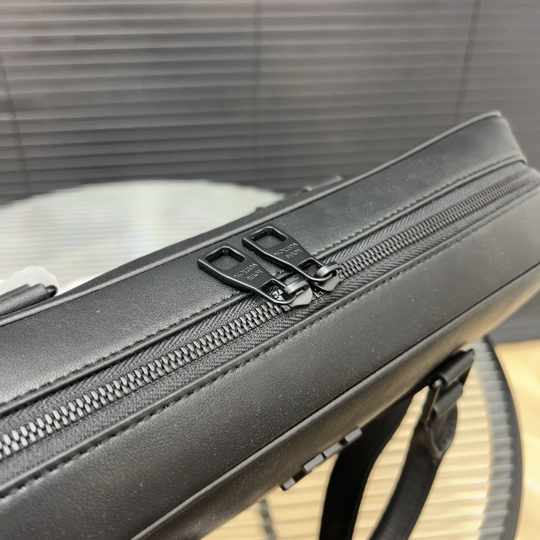 Louis new arrival briefcase laptop bag 004 size: 38*28 cm