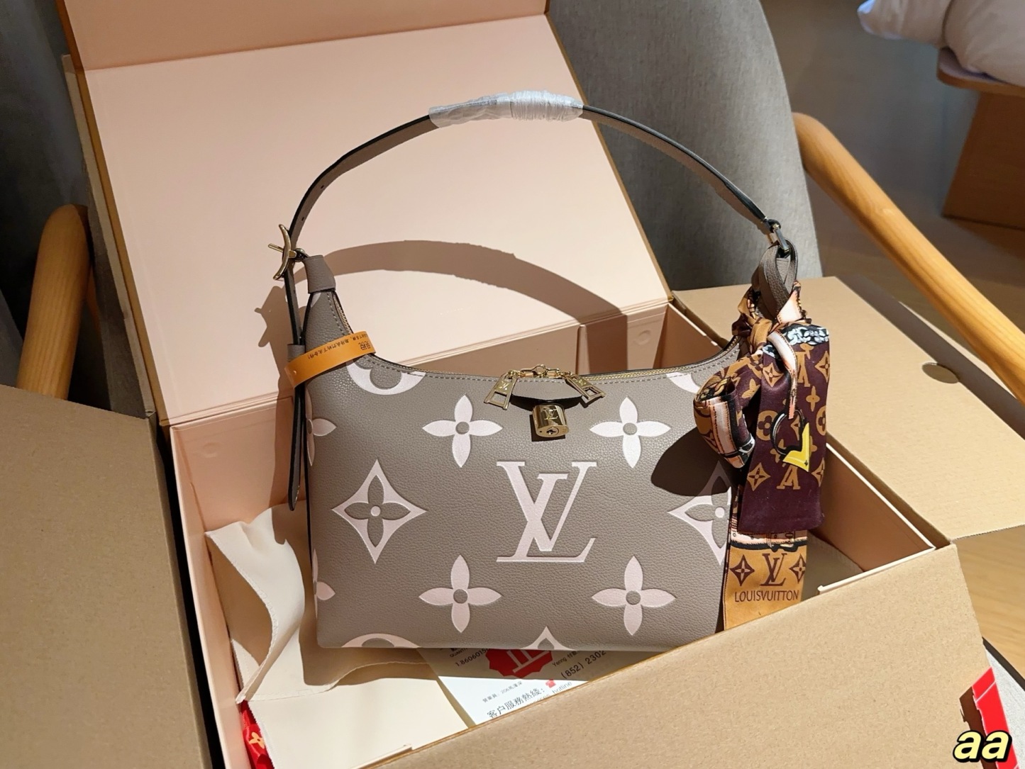 louis-new-arrival-hobo-lock-bag-size-28-18-10-cm-9783