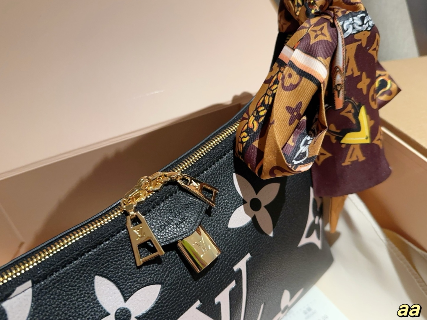 louis-new-arrival-hobo-lock-bag-size-28-18-10-cm-9783