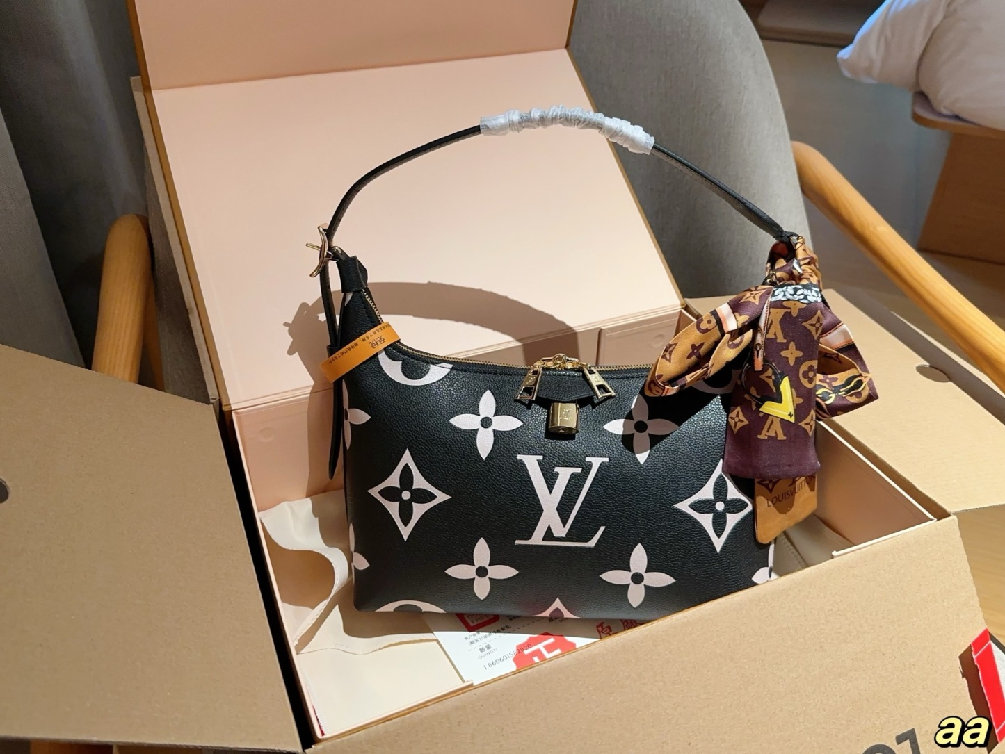 louis-new-arrival-hobo-lock-bag-size-28-18-10-cm-9783