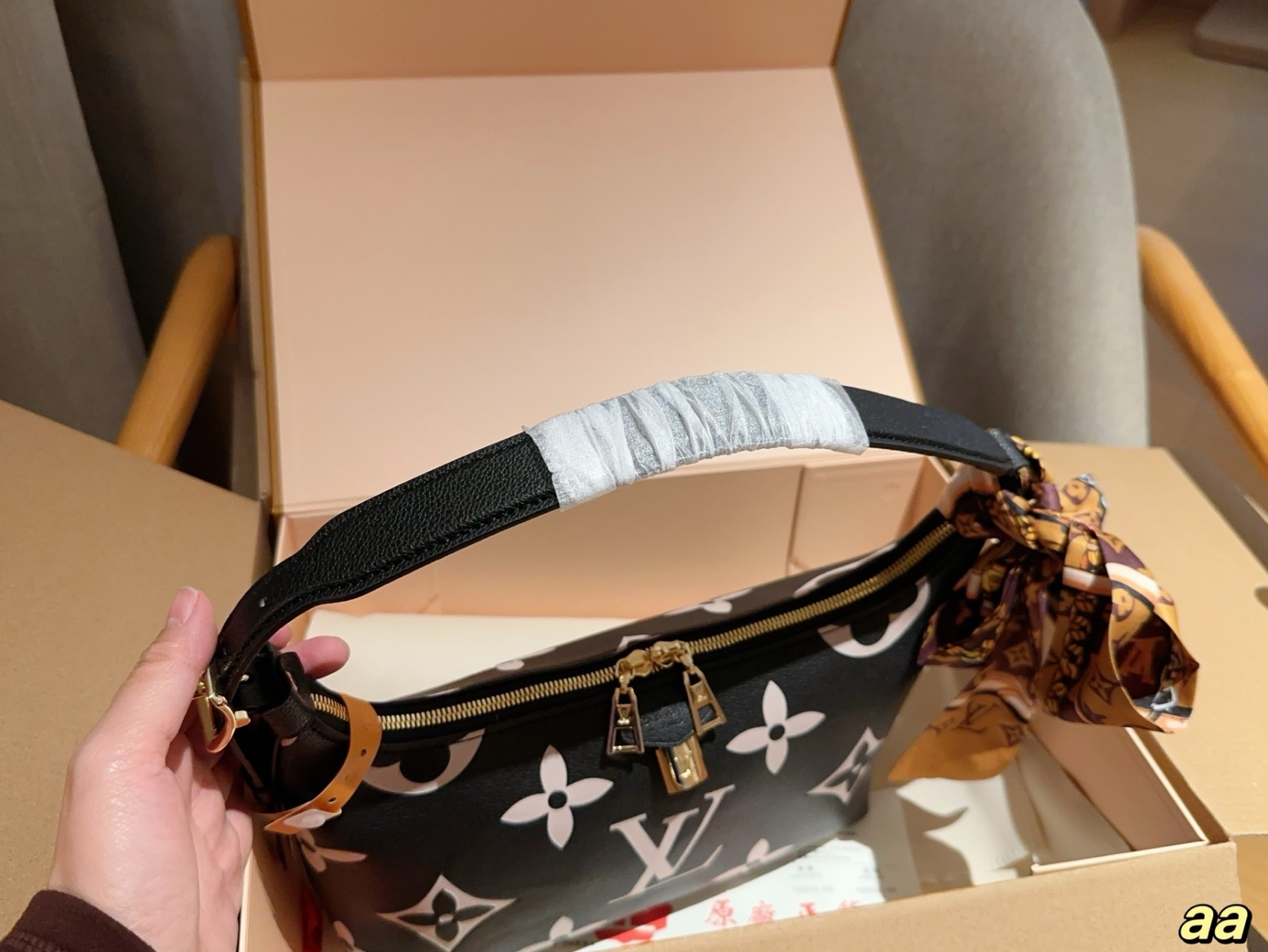 louis-new-arrival-hobo-lock-bag-size-28-18-10-cm-9783