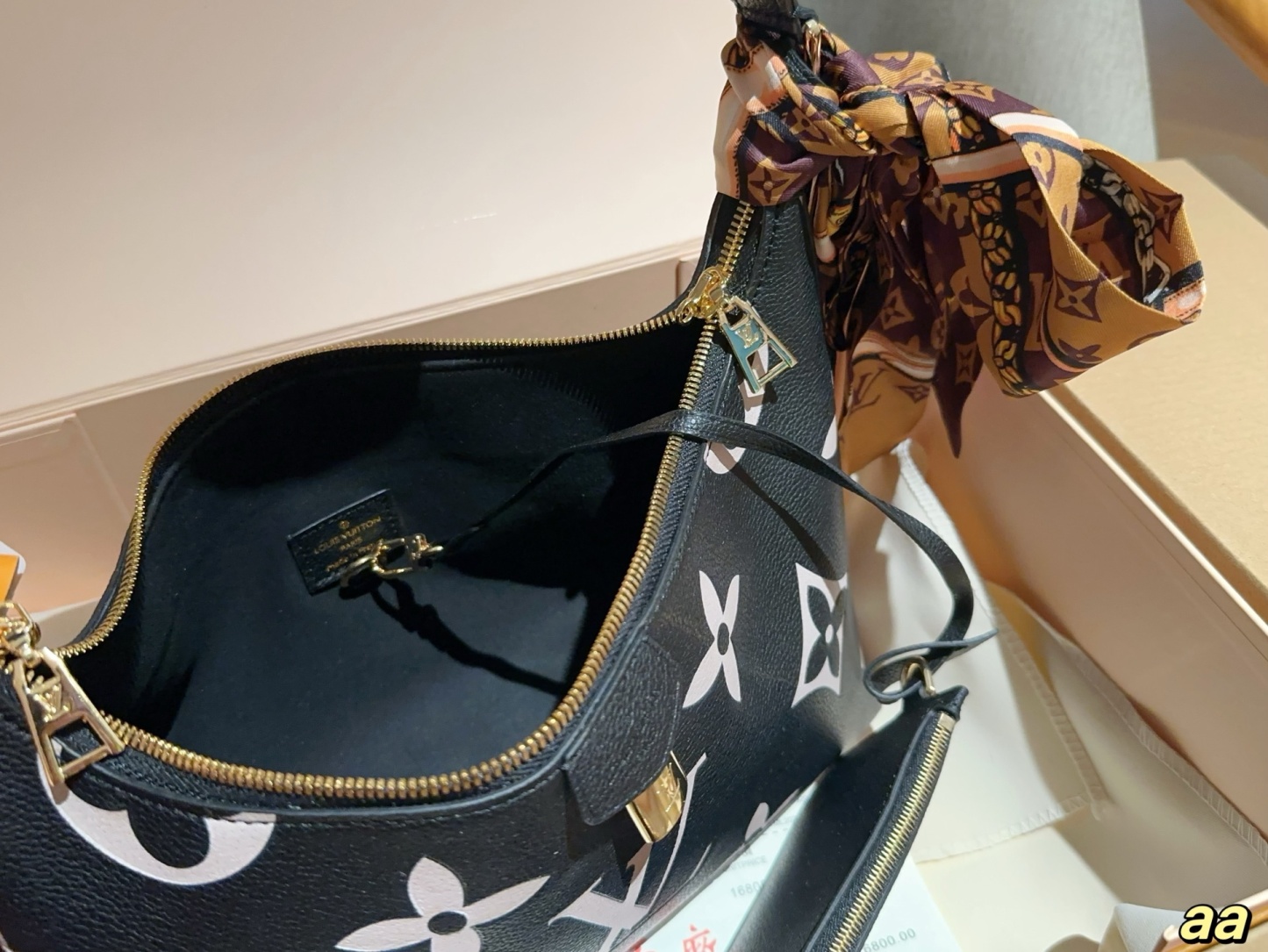 louis-new-arrival-hobo-lock-bag-size-28-18-10-cm-9783