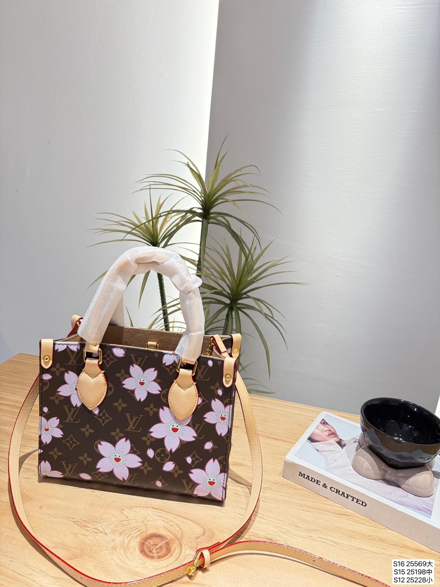 louis-25s-new-arrival-onthego-tote-bag-7729