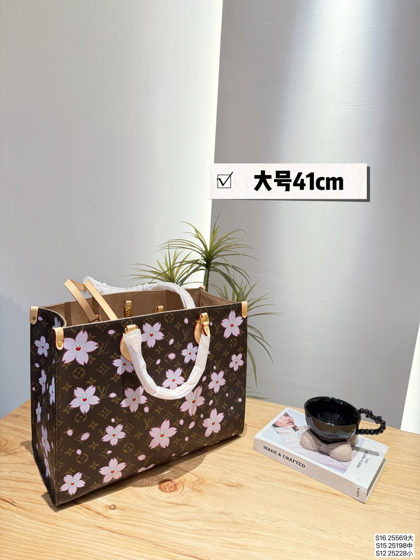 louis-25s-new-arrival-onthego-tote-bag-7729