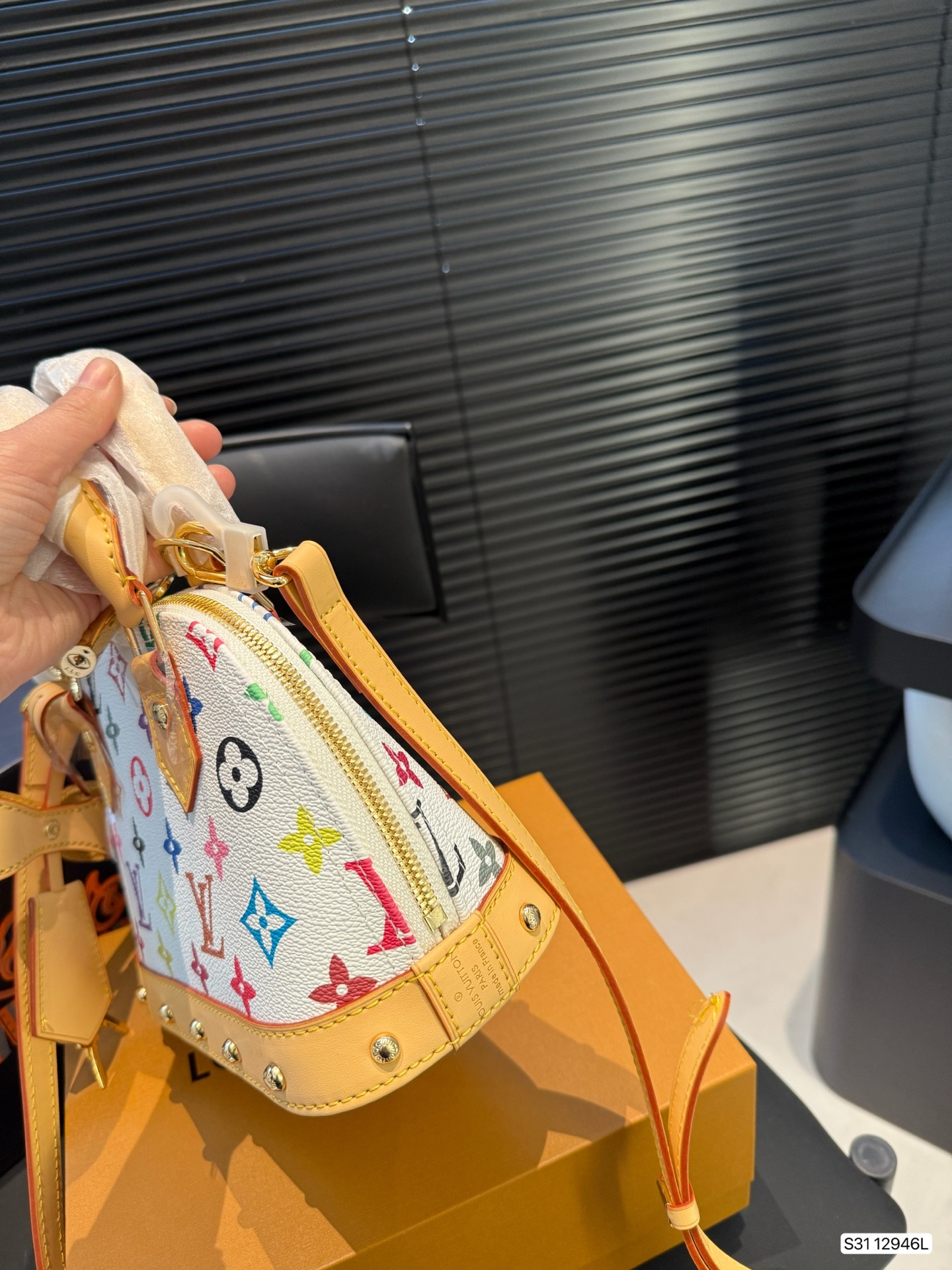 Louis new arrival bb bag size:20 * 15 cm