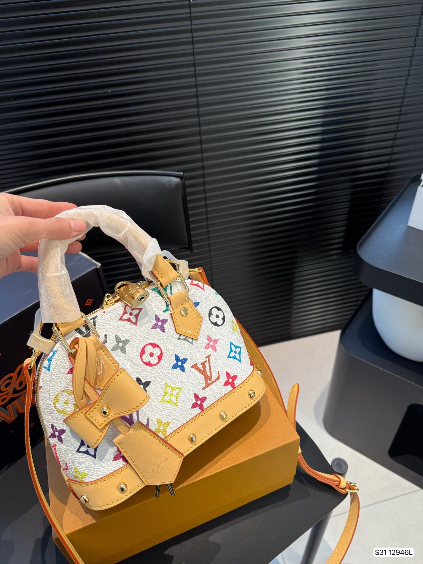 Louis new arrival bb bag size:20 * 15 cm