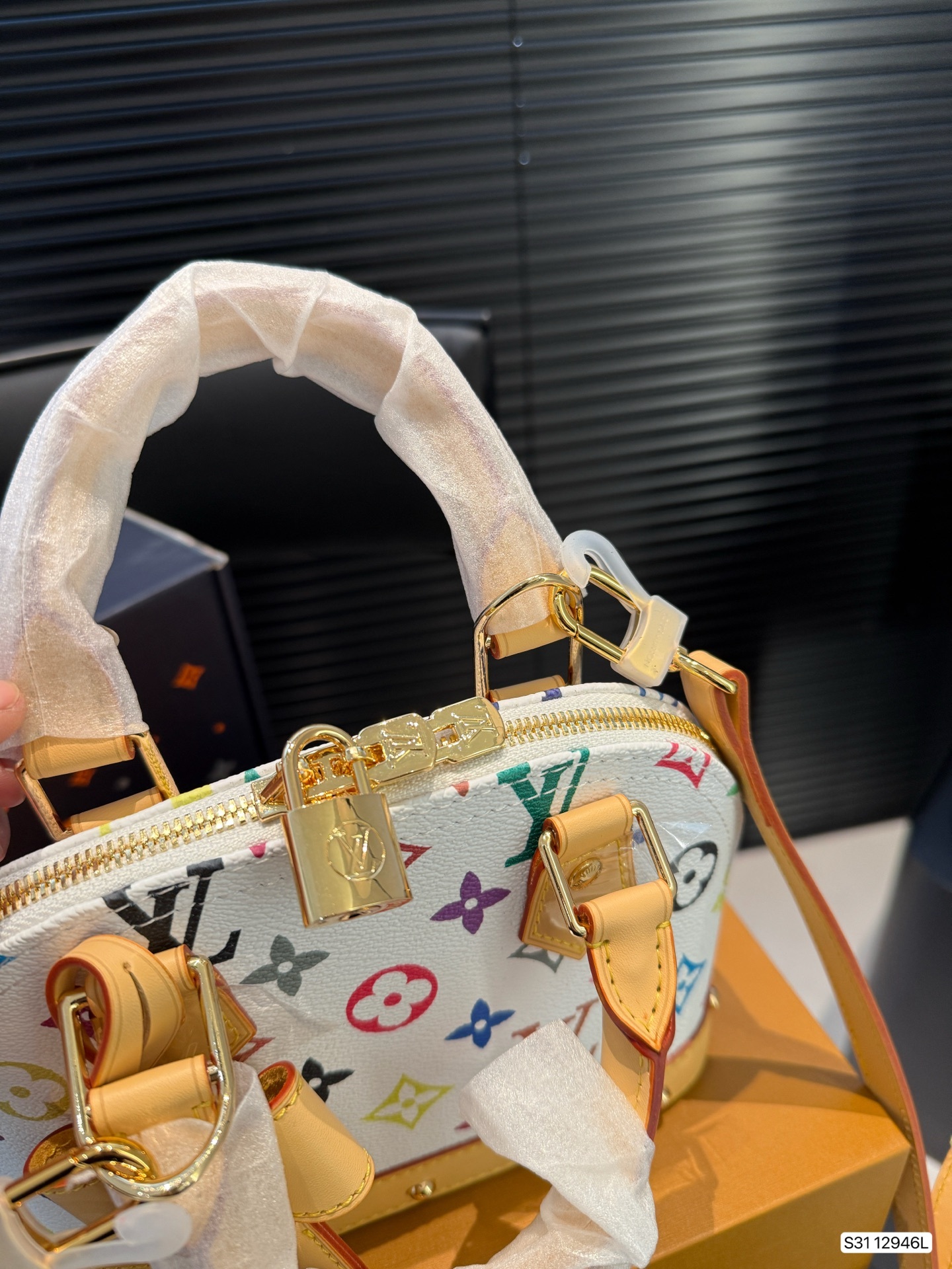 Louis new arrival bb bag size:20 * 15 cm