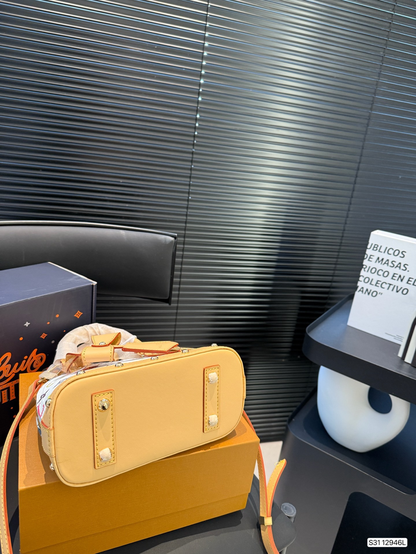 Louis new arrival bb bag size:20 * 15 cm