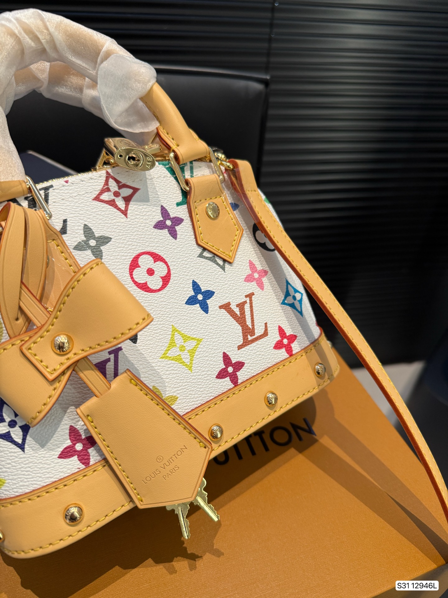 Louis new arrival bb bag size:20 * 15 cm