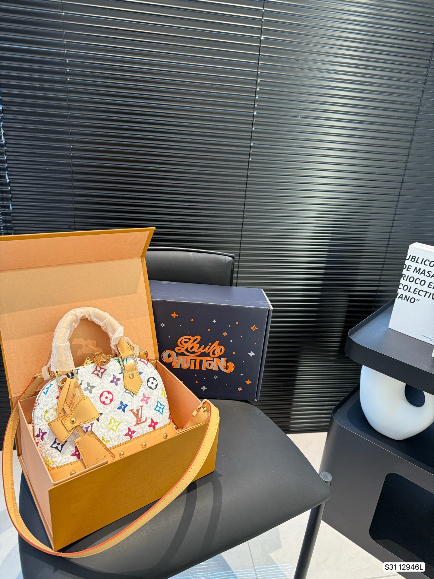 Louis new arrival bb bag size:20 * 15 cm