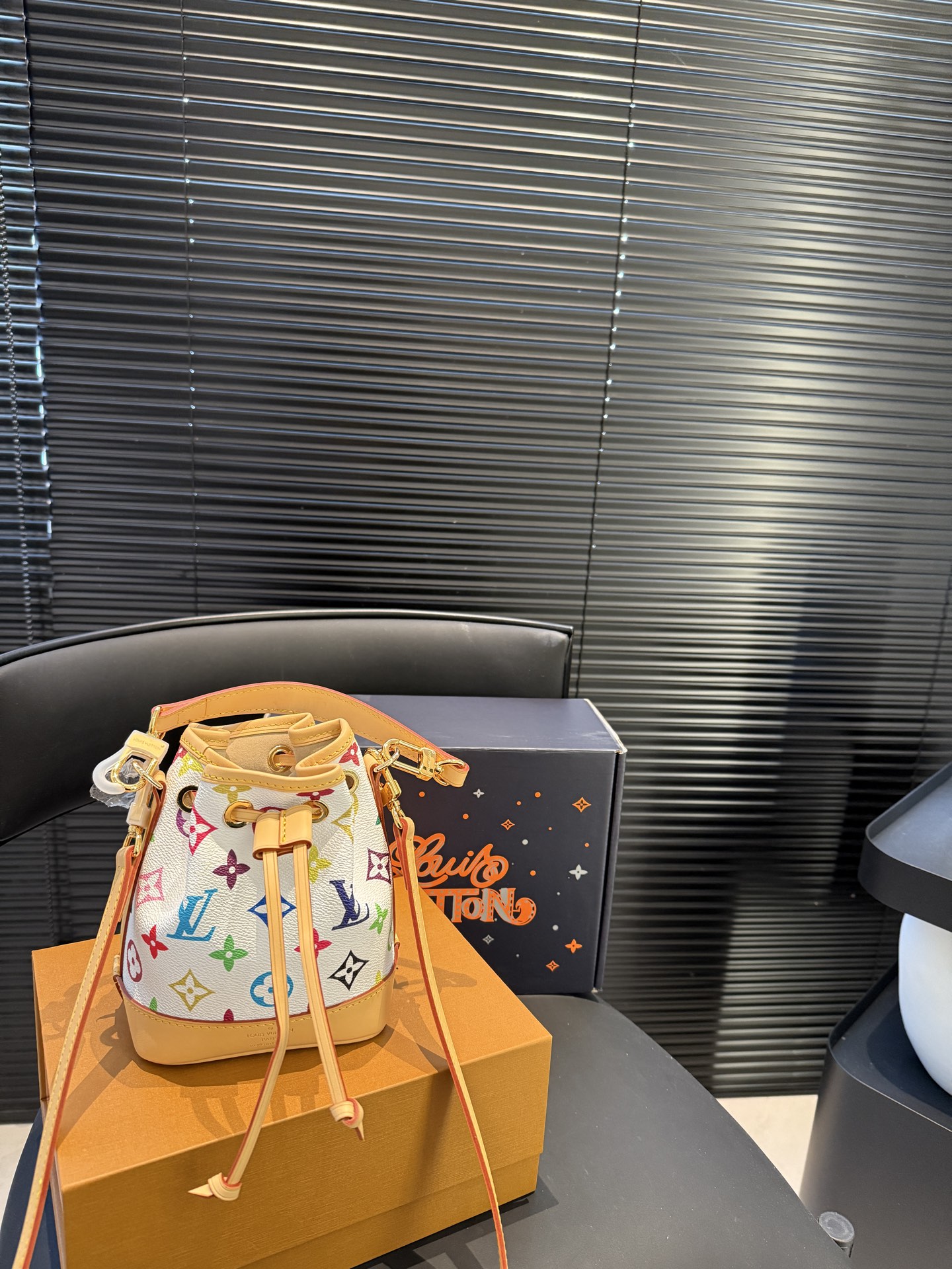 Louis new arrival bucket bag size:13 * 16 cm