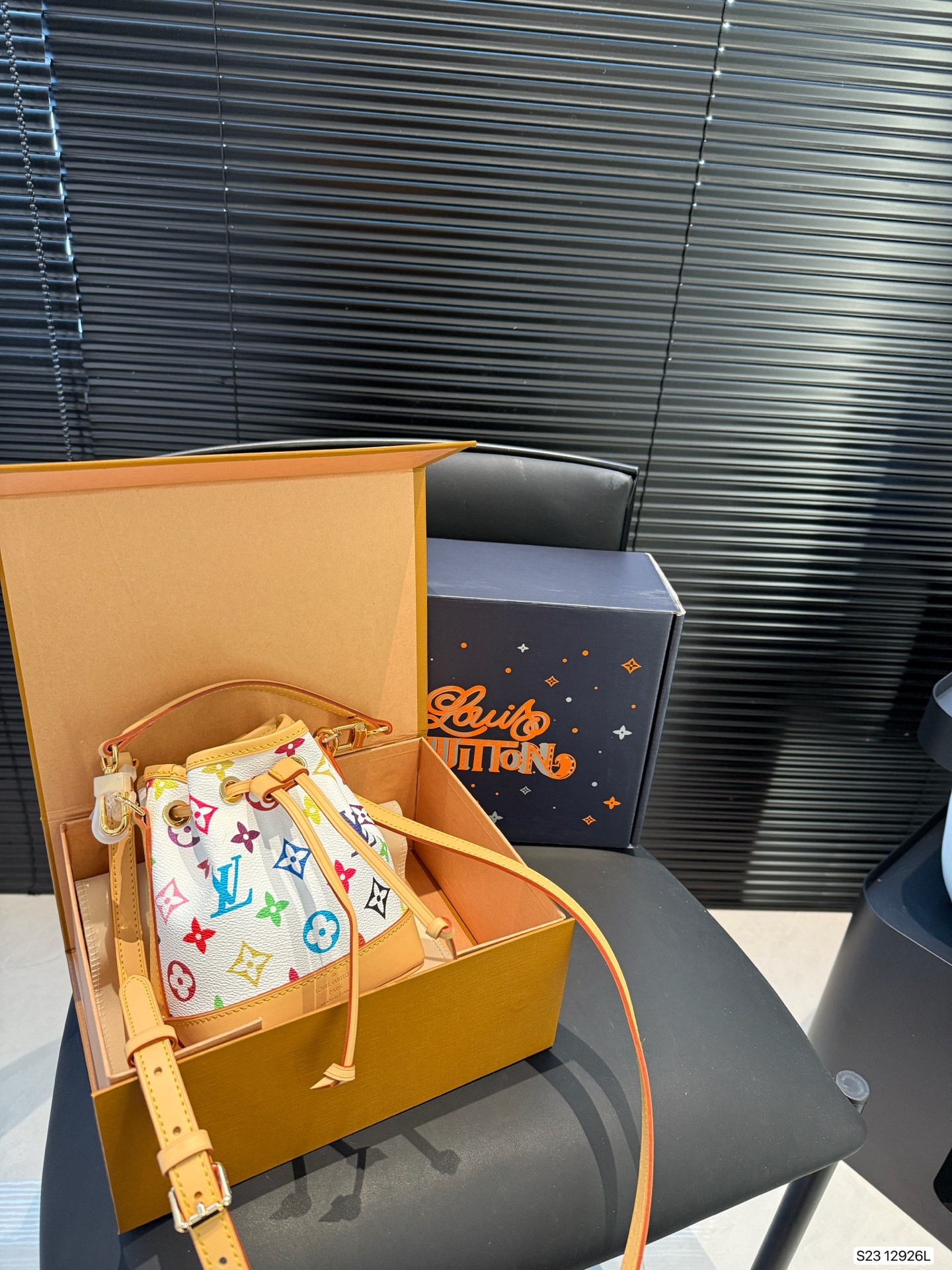 Louis new arrival bucket bag size:13 * 16 cm