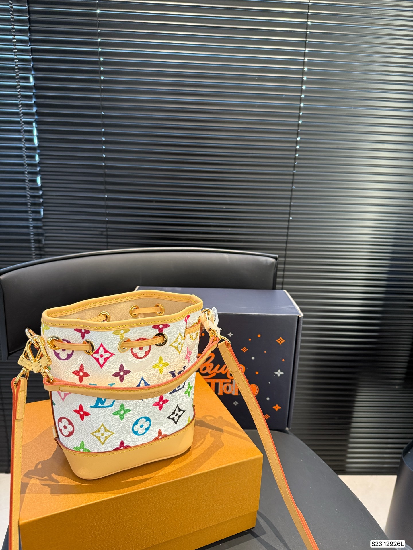 Louis new arrival bucket bag size:13 * 16 cm