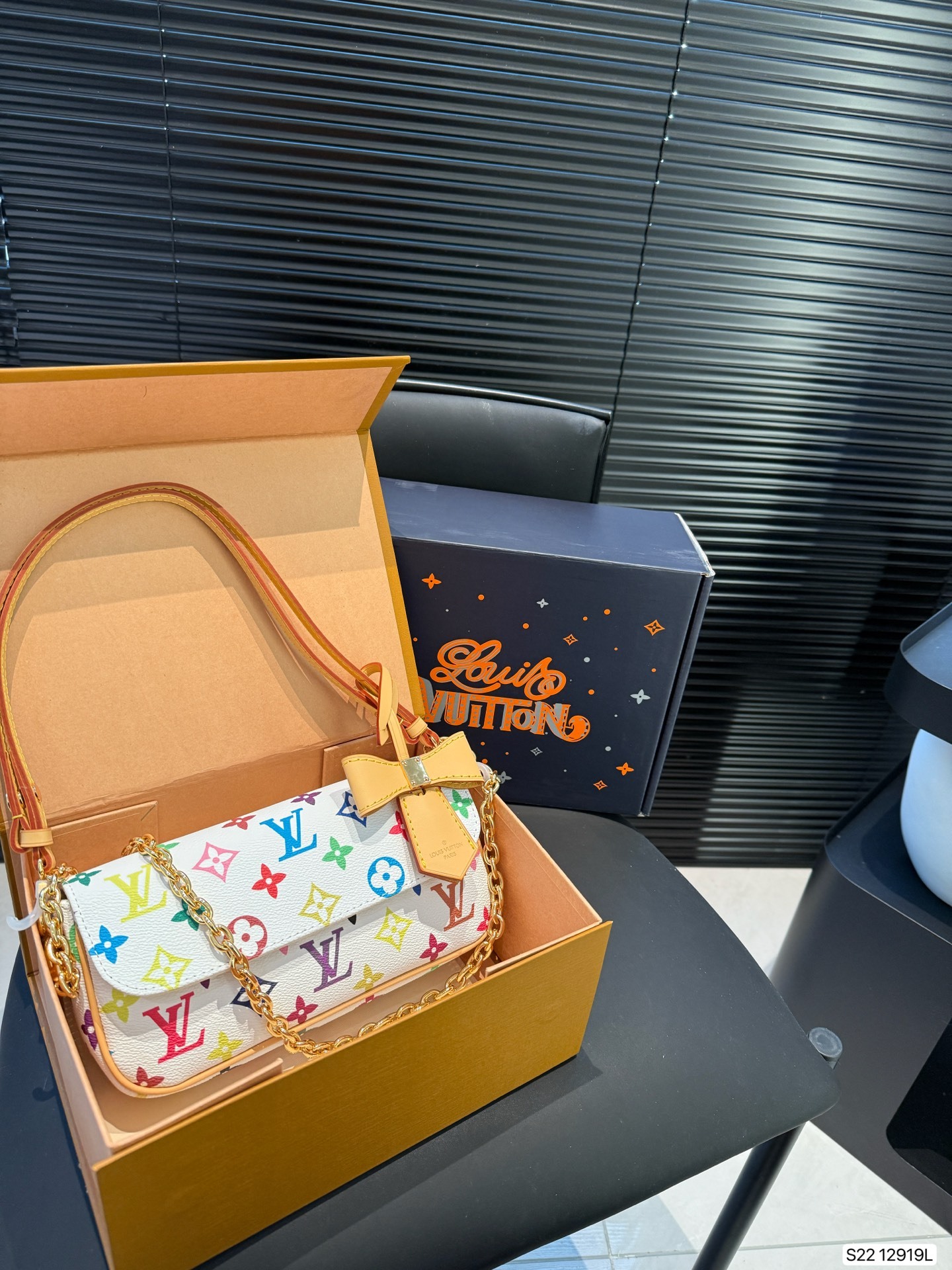 Louis new arrival hobo bag size:22 * 12 cm