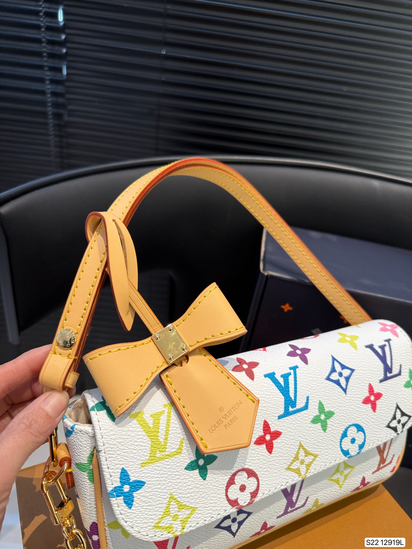 Louis new arrival hobo bag size:22 * 12 cm