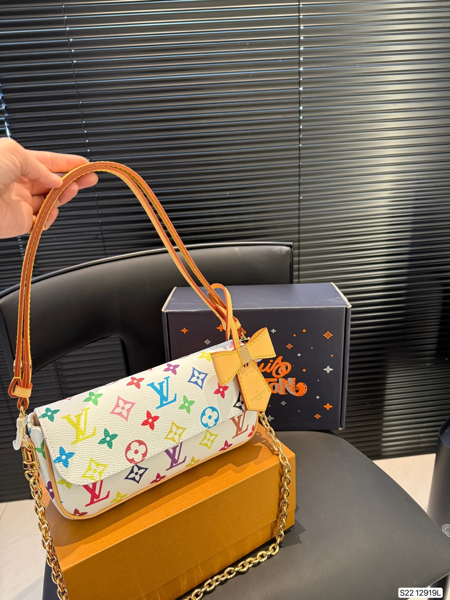 Louis new arrival hobo bag size:22 * 12 cm