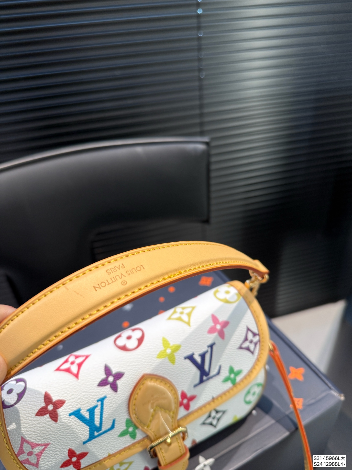 louis-new-arrival-hobo-baguette-bag-3924