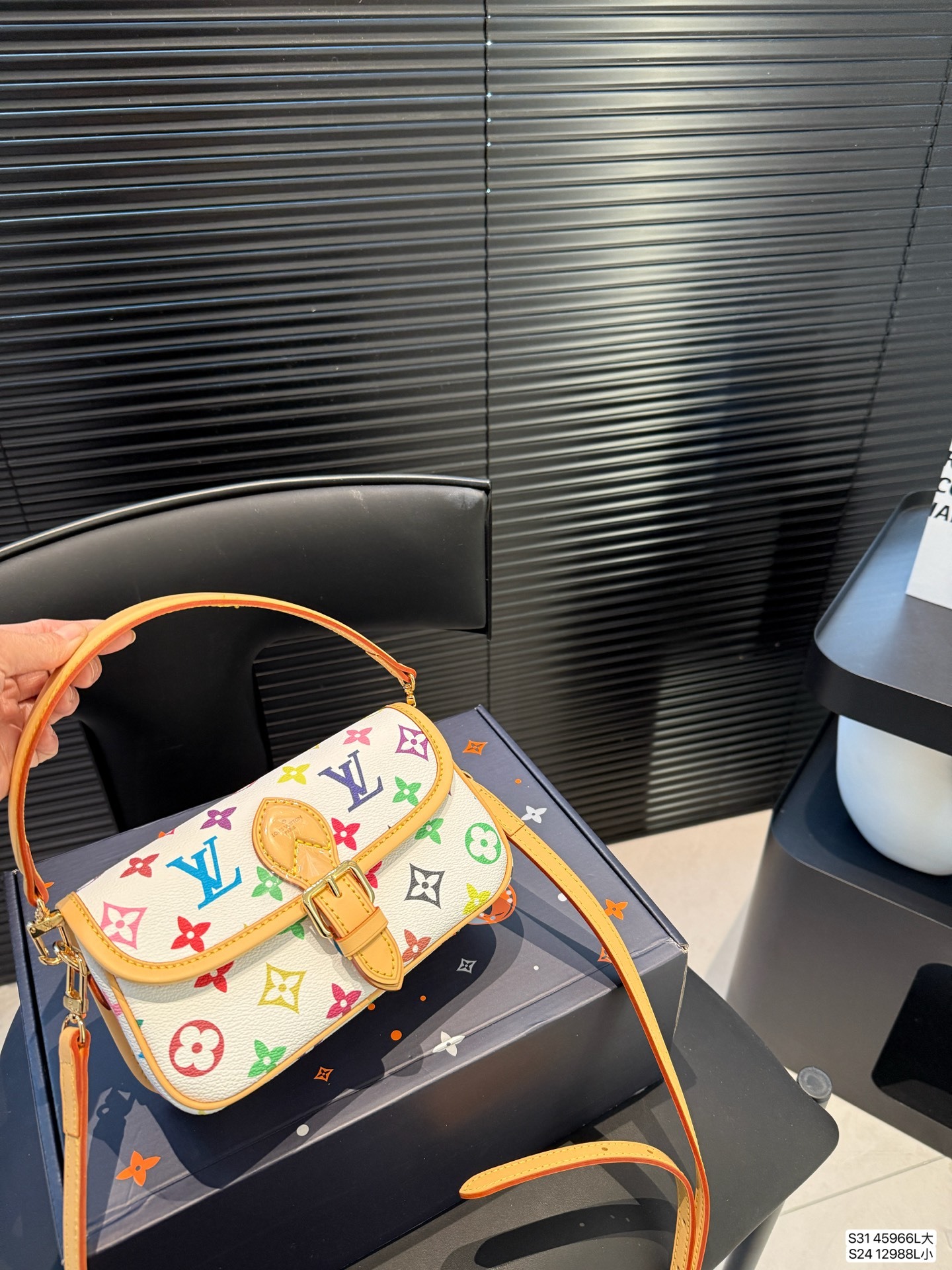 louis-new-arrival-hobo-baguette-bag-3924