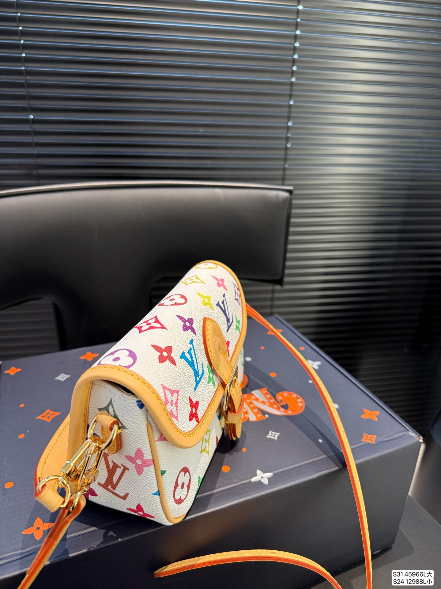 louis-new-arrival-hobo-baguette-bag-3924