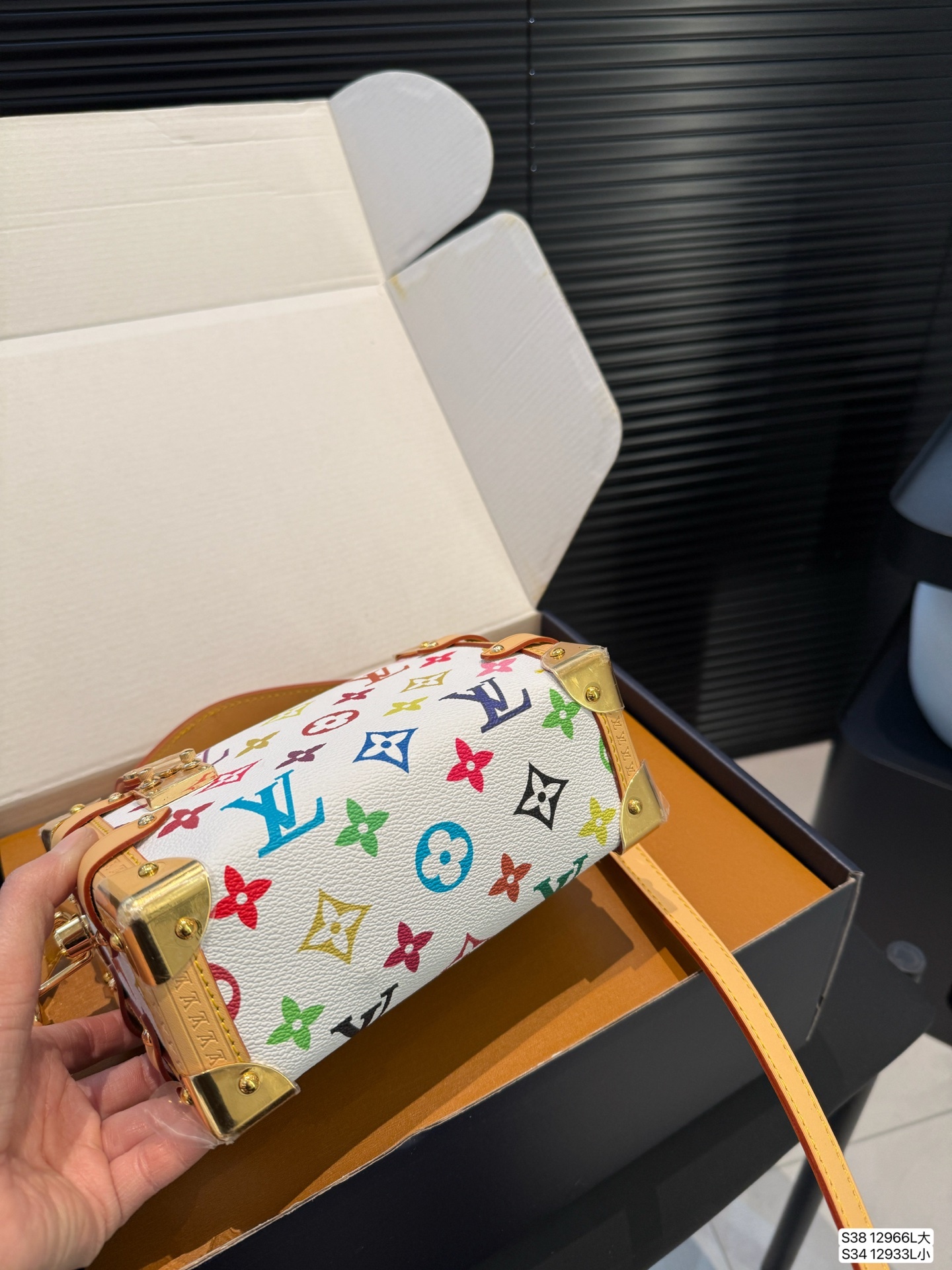 louis-new-arrival-white-trunk-bag-68