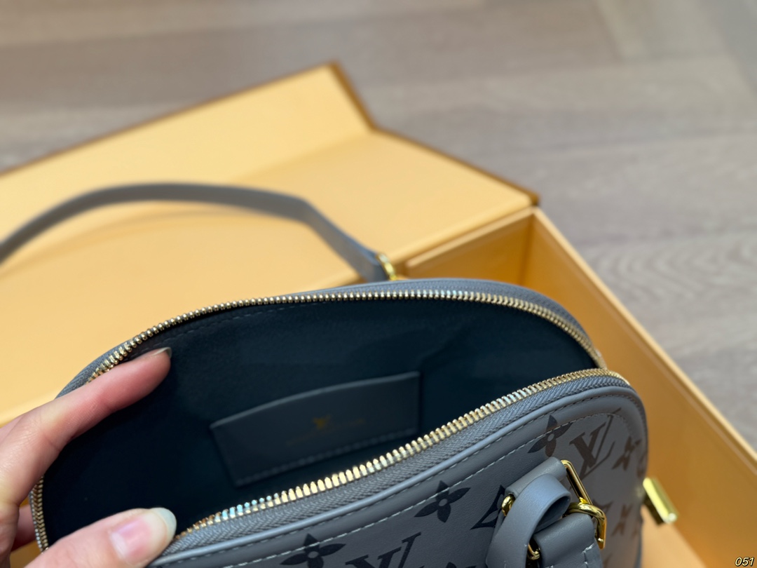 louis-new-arrival-bb-bag-size-25-18-cm-9471