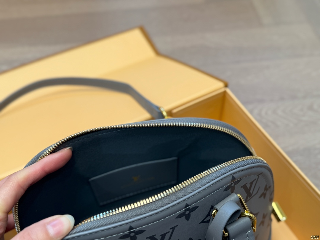 louis-new-arrival-bb-bag-size-25-18-cm-9471