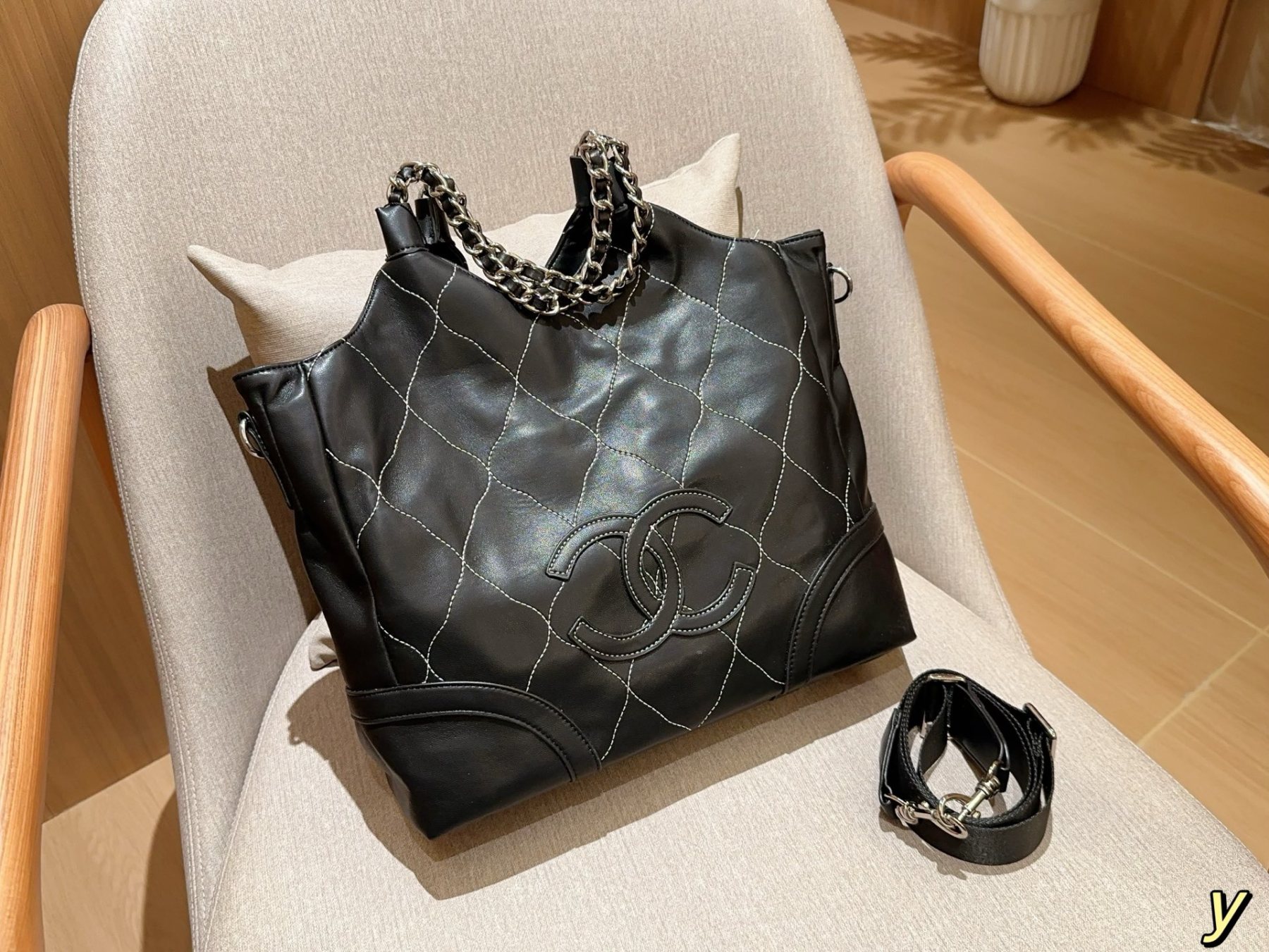 Cc new arriva 25s tote bag size: 32*29*11