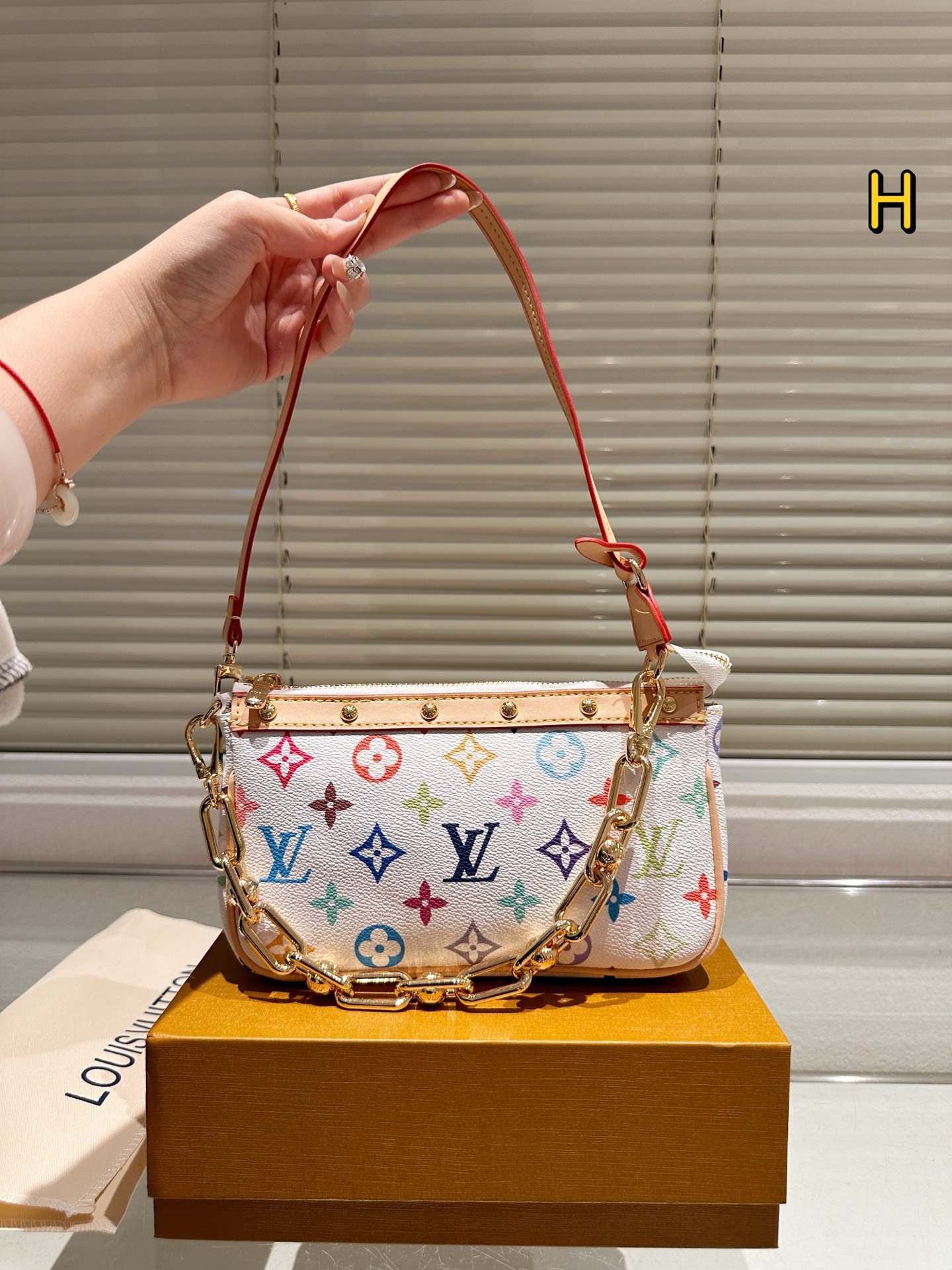 louis-new-arrival-hobo-bag-size-21-12-cm-8382