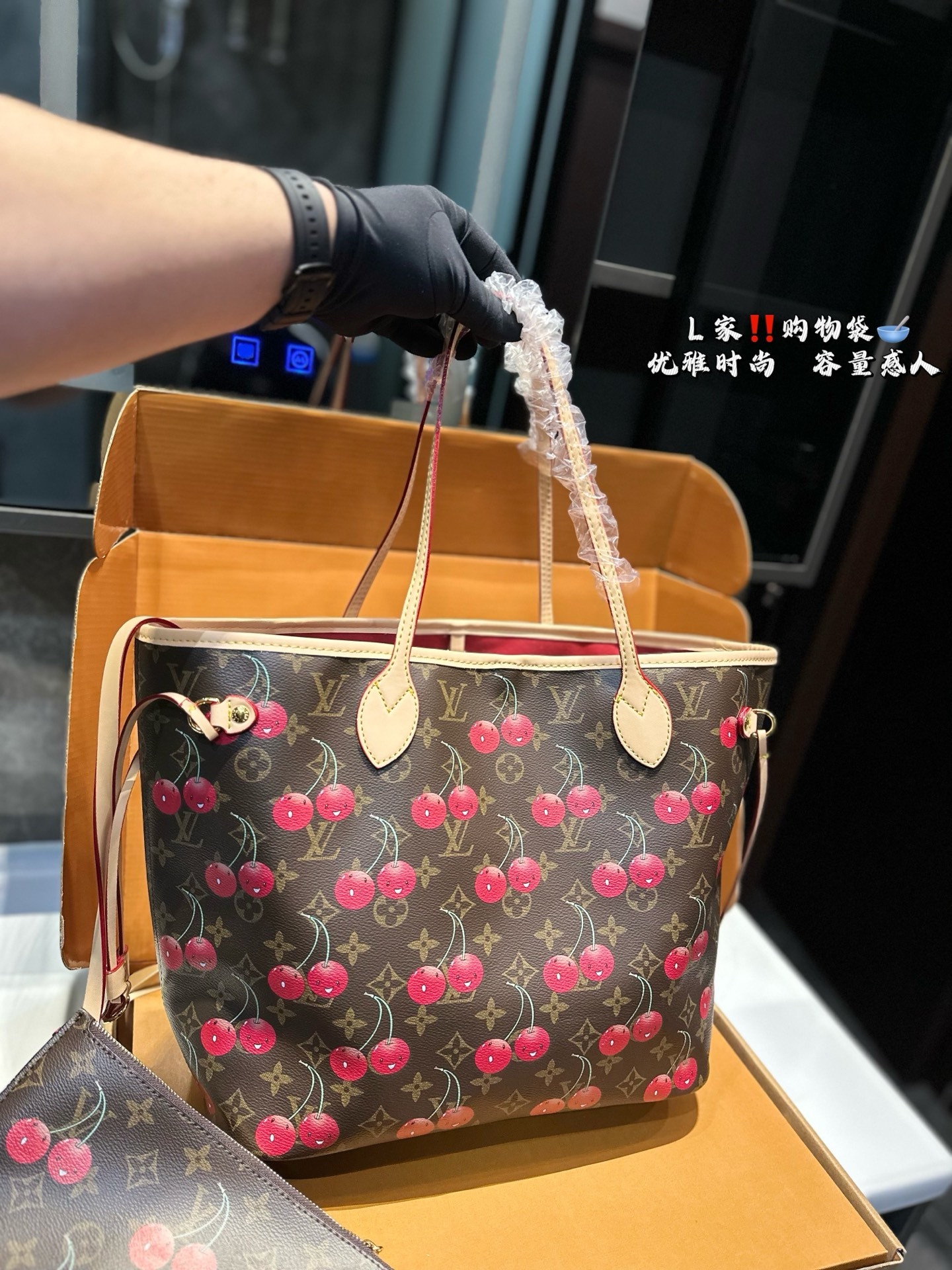 Louis new arrival neverfull bag size: 32*29 cm